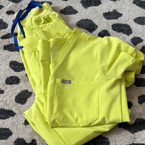 Figs Lemon Scrub Set with Blue Accents